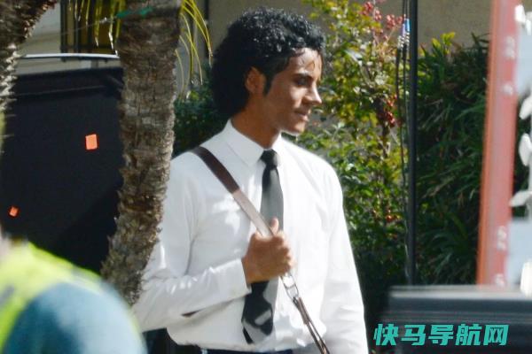 迈克尔杰克逊传记片迈克尔路透照太像本尊