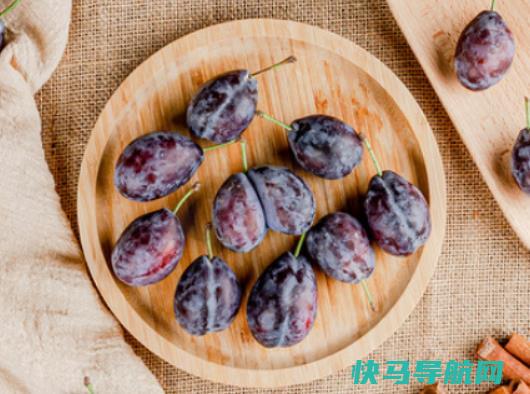 西梅裂口好吃还是不裂口好吃？西梅表面的白霜要洗掉吗