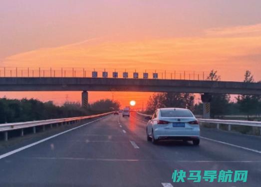 新车的味道是吗？新买车上路开多少码适合