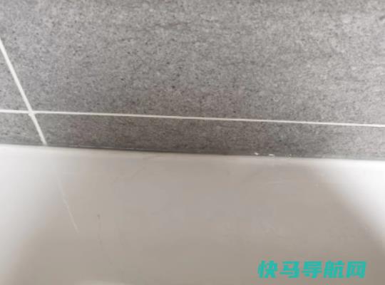 卫生间用美缝剂还是环氧彩砂？如何避免在美缝清缝时磕破瓷砖